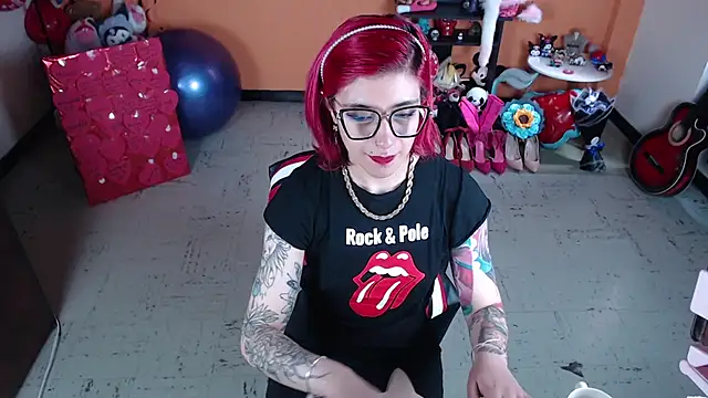 MissMiia2 online show from 03.17.25