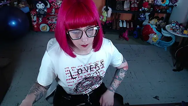 MissMiia2 online show from 11.26.25