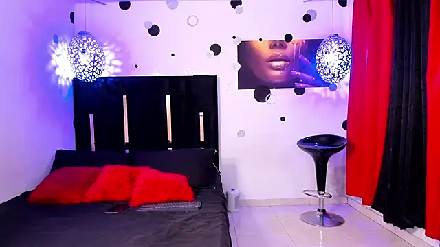 Snapshot of walton_victoria chatting on 03.10.25 walton victoria online show from 03.10.25