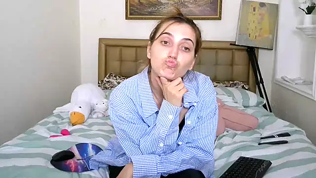Snapshot of Iren chatting on 07.06.26 Iren online show from 07.06.26