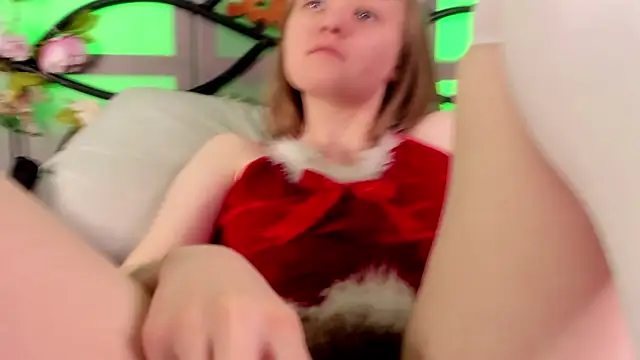 Snapshot of LilianSwall chatting on 12.20.24 LilianSwall online show from 12.20.24