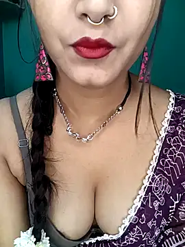 Snapshot of Diamond_queeen chatting on 12.20.24 Diamond queeen online show from 12.20.24