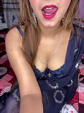 Snapshot of Diamond_queeen chatting on 11.18.25 Diamond queeen online show from 11.18.25