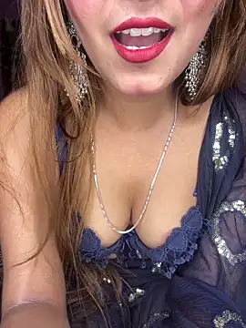 Snapshot of Diamond_queeen chatting on 11.23.25 Diamond queeen online show from 11.23.25