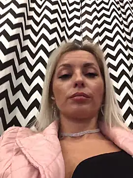 Diamond Bunny  online show from 01.26.25