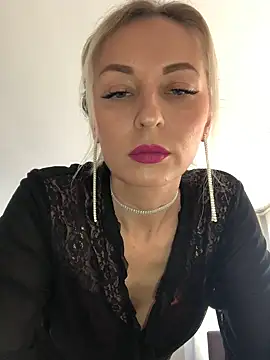 Diamond Bunny  online show from 02.21.25