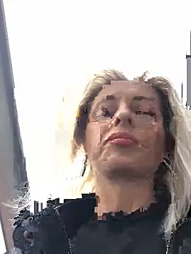 Diamond Bunny  online show from 03.13.25