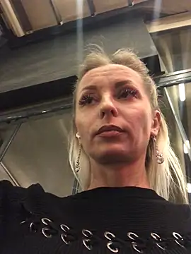 Diamond Bunny  online show from 03.21.25