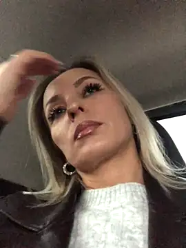 Diamond Bunny  online show from 10.29.25