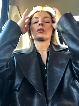 Diamond Bunny  online show from 11.07.25