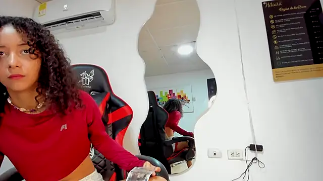 Snapshot of Milanxht chatting on 01.21.25 Milanxht online show from 01.21.25