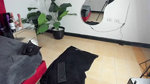 Snapshot of Milanxht chatting on 02.20.25 Milanxht online show from 02.20.25