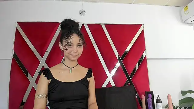 Snapshot of Milanxht chatting on 02.21.25 Milanxht online show from 02.21.25