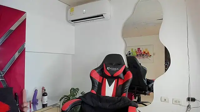 Snapshot of Milanxht chatting on 03.09.25 Milanxht online show from 03.09.25