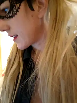 Hexe12346 online show from 10.26.25