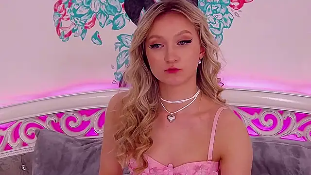 Snapshot of MiaNixan chatting on 02.28.25 MiaNixan online show from 02.28.25