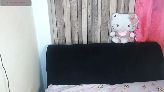 Snapshot of rosa_pretty chatting on 09.30.25 rosa pretty online show from 09.30.25