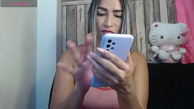 Snapshot of rosa_pretty chatting on 10.18.25 rosa pretty online show from 10.18.25