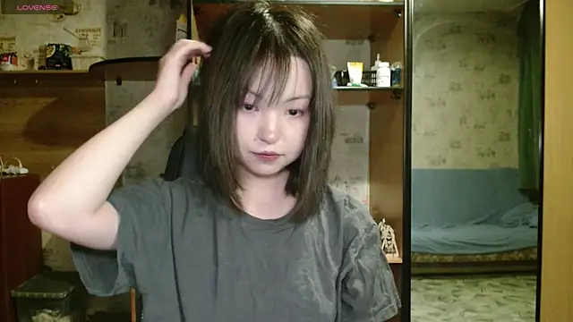 Snapshot of lalallalalaa- chatting on 12.04.25 lalallalalaa- online show from 12.04.25