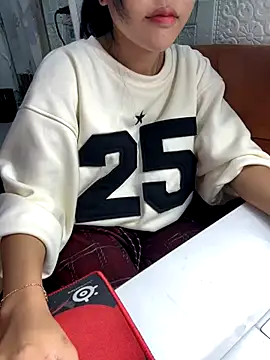 Snapshot of BIN-NA chatting on 12.04.24 BIN-NA online show from 12.04.24