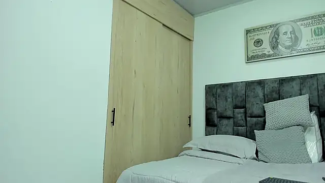 Snapshot of BastianFerrari chatting on 12.23.24 BastianFerrari online show from 12.23.24