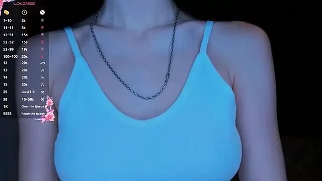 Snapshot of EvaBradley chatting on 12.18.24 EvaBradley online show from 12.18.24