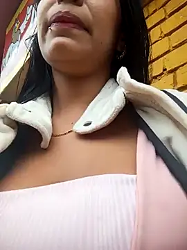 Snapshot of Sara-77 chatting on 03.14.25 Sara-77 online show from 03.14.25