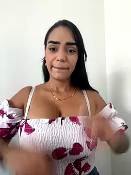 Snapshot of Sara-77 chatting on 10.08.25 Sara-77 online show from 10.08.25