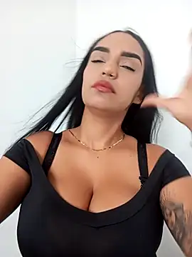 Snapshot of Sara-77 chatting on 10.24.25 Sara-77 online show from 10.24.25