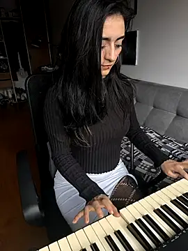 Lila Desiree online show from 11.13.25