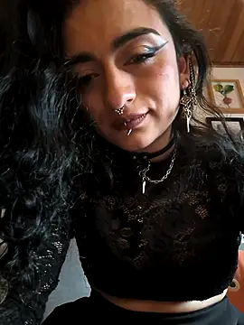 Lila Desiree online show from 12.05.25