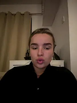 maisiesmithx online show from 10.26.25