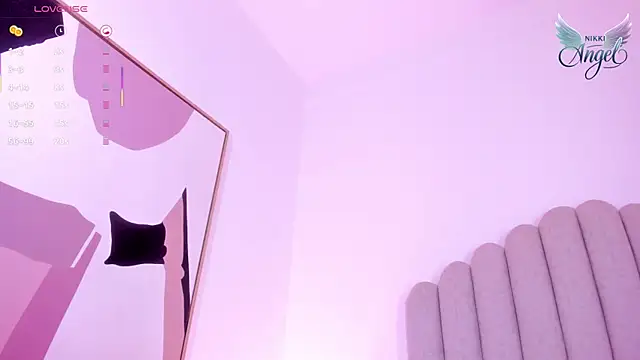 Nikki Angel  online show from 09.18.25