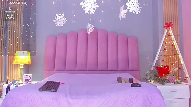 DevoniCollins online show from 12.12.24