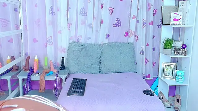 DevoniCollins online show from 02.04.25