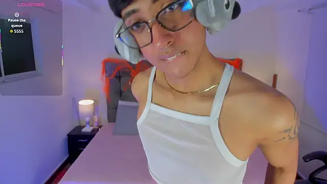 Dark hairy  online show from 10.31.25