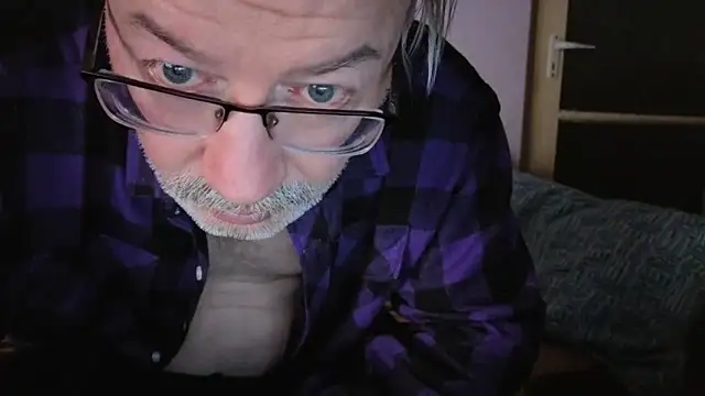 Snapshot of loverboyxxx69 chatting on 11.10.25 loverboyxxx69 online show from 11.10.25