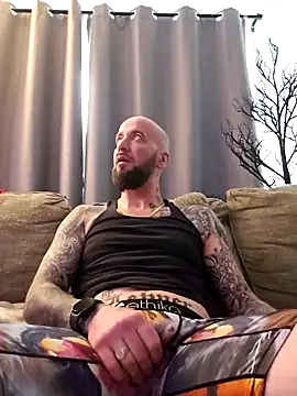 Snapshot of Beardedtattood chatting on 01.22.25 Beardedtattood online show from 01.22.25