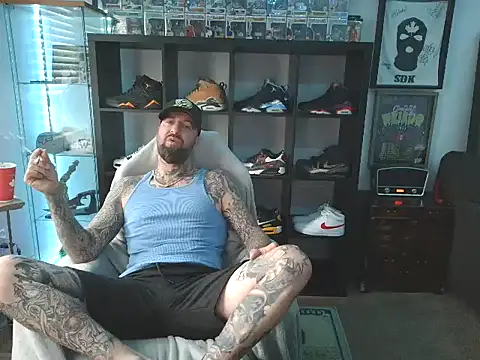 Snapshot of Beardedtattood chatting on 09.10.25 Beardedtattood online show from 09.10.25