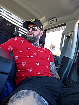 Snapshot of Beardedtattood chatting on 09.17.25 Beardedtattood online show from 09.17.25