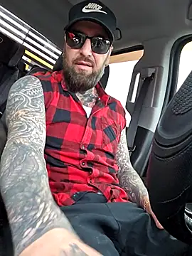 Snapshot of Beardedtattood chatting on 11.25.25 Beardedtattood online show from 11.25.25