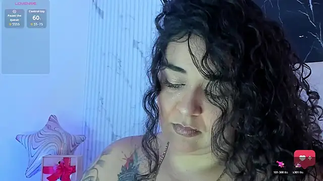 Snapshot of Reginavegaa chatting on 05.23.26 Reginavegaa online show from 05.23.26