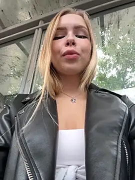 mur girl online show from 09.19.25