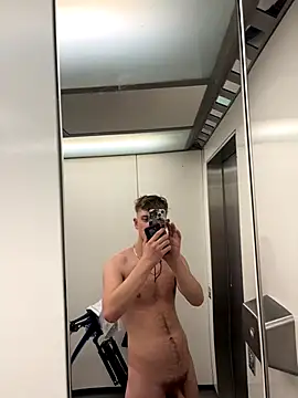 Snapshot of romanhrdcore chatting on 09.11.25 romanhrdcore online show from 09.11.25