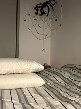 Snapshot of AgnesCampp chatting on 10.21.25 AgnesCampp online show from 10.21.25