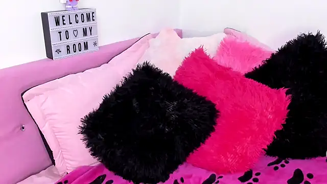 Snapshot of gabyye_capprins chatting on 02.08.25 gabyye capprins online show from 02.08.25