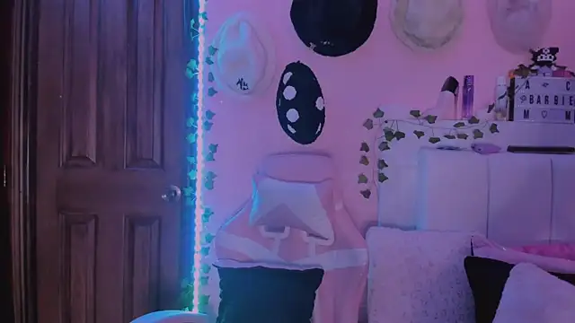 Snapshot of gabyye_capprins chatting on 10.08.25 gabyye capprins online show from 10.08.25