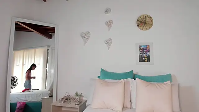 Snapshot of natali_henao chatting on 12.19.24 natali henao online show from 12.19.24