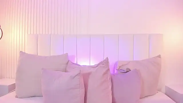 Snapshot of natali_henao chatting on 03.11.25 natali henao online show from 03.11.25