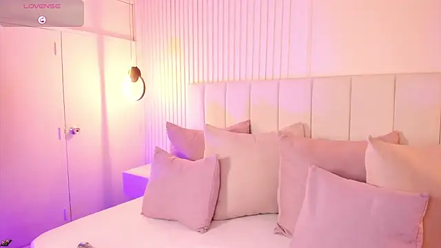 Snapshot of natali_henao chatting on 10.10.25 natali henao online show from 10.10.25